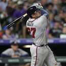 Bravos vencen 8-7 a Rockies; Olson y Acuña jonronean