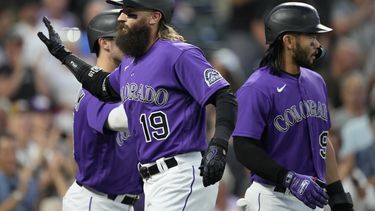 Blackmon pega 3 jonrones, Rockies derrotan a Padres 5-3