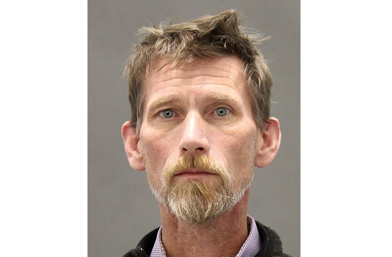 Esta imagen proporcionada por el Departamento de Policía de Burlington muestra a Jason J. Eaton, sospechoso de un tiroteo contra tres jóvenes de ascendencia palestina, en Vermont, el 25 de noviembre de 2023. (Foto, Departamento de Policía de Burlington vía AP)