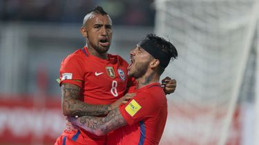 Pinilla y Vidal iluminan a Chile al golear a Venezuela