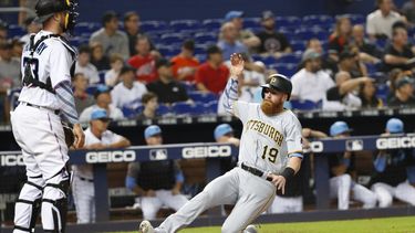 Piratas remontan para llevarse la serie sobre Marlins