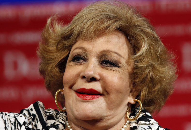 ARCHIVO - La actriz mexicana Silvia Pinal en una conferencia de prensa en la Ciudad de México el 5 de julio de 2012. (Foto AP/Marco Ugarte, archivo)