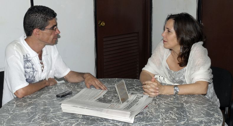 Francisco Rodríguez, conocido como Paquito el de Cuba, junto a su protectora Mariela Castro.