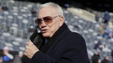 Mujer retira demanda de paternidad contra Jerry Jones