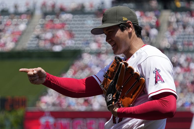 El abridor de los Angelinos de Los Ángeles, Shohei Ohtani, durante la segunda entrada del juego de las Grandes Ligas contra los Mellizos de Minnesota, el domingo 21 de mayo de 2023, en Anaheim, California. (AP Foto/Mark J. Terrill)