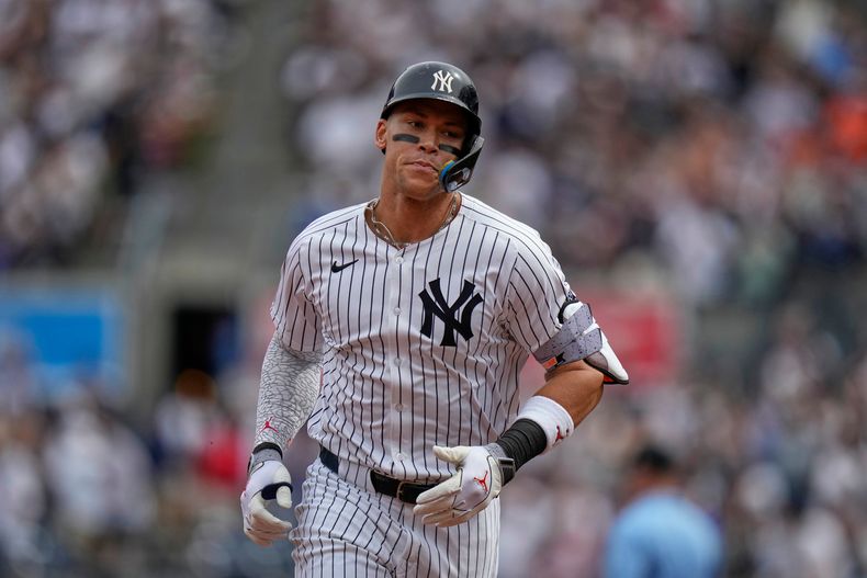 Aaron Judge de los Yankees de Nueva York corre las bases tras batear un jonrón en la primera entrada ante los Orioles de Baltimore el sábado 27 de septiembre del 2025. (AP Foto/Frank Franklin II)