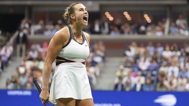 Aryna Sabalenka reacciona tras un peloteo contra Amanda Anisimova en la final femenina del Abierto de Estados Unidos, el sábado 6 de septiembre de 2025, en Nueva York. (AP Foto/Kirsty Wigglesworth)