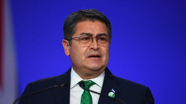 ARCHIVO - El presidente de Honduras, Juan Orlando Hernández, habla durante la ceremonia de apertura de la Conferencia COP26 de la ONU sobre Cambio Climático en Glasgow, Escocia, el lunes 1 de noviembre de 2021. (Andy Buchanan/Pool vía AP, Archivo)