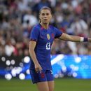 ARCHIVO - La delantera estadounidense Alex Morgan durante el primer tiempo del partido amistoso contra Irlanda, el 11 de abril de 2023, en San Luis. (AP Foto/Jeff Roberson)