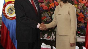 americateve | La canciller de Colombia, María Ángela Holguín, hablará el próximo lunes en Caracas con su homólogo de Venezuela, Rafael Ramírez, sobre el asesinato del diputado chavista Robert Serra, planeado, según el mandatario venezolano, Nicolás Maduro, por un param