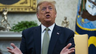 Trump promulga ley para sustituir equipos de Huawei