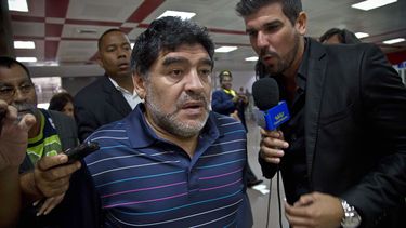 Fidel Castro escribe carta a Maradona