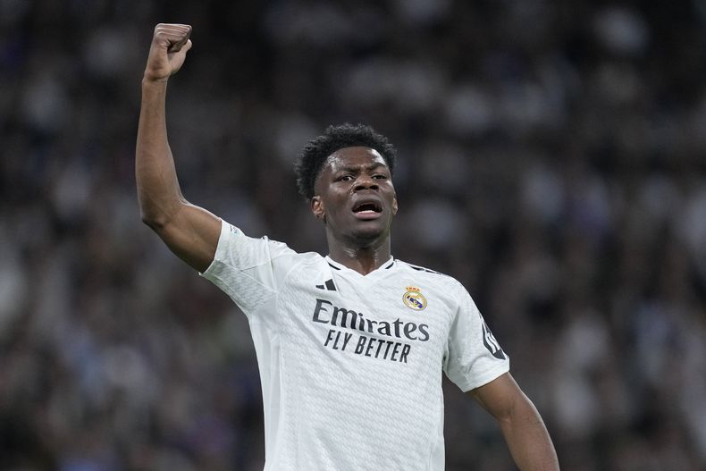 Aurelien Tchouameni del Real Madrid durante el partido contra el Manchester City en los octavos de final de la Liga de Campeones, el miércoles 19 de febrero de 2025, en Madrid. (AP Foto/Bernat Armangue)