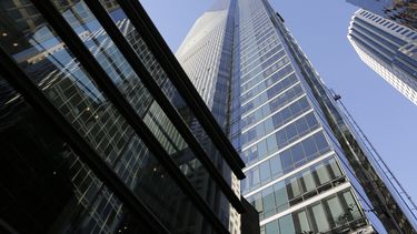 una lujosa torre de san francisco se inclina 7,5 cm al ano