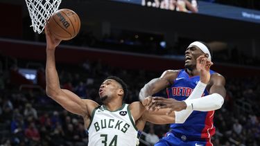 Antetokounmpo regresa a la duela y Bucks superan a Pistons