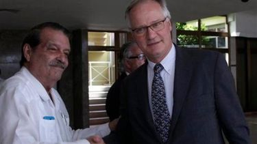 Christian Leffler, director ejecutivo para las Américas del Servicio  Europeo de Acción Exterior y el vicecanciller cubano, Abelardo Moreno.