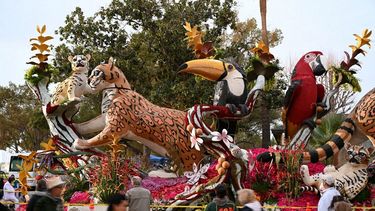 Desfile de las Rosas se salva de la lluvia en California