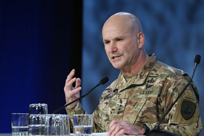 ARCHIVO - El general del ejército estadounidense Christopher G. Cavoli habla durante la conferencia anual Folk och Försvar ( Conferencia sobre Sociedad y Defensa) en Salen, Suecia, el 9 de enero de 2023. (Henrik Montgomery/TT News Agency via AP, archivo)