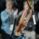 La campeona Krejcikova cae en el debut, Swiatek alarga racha
