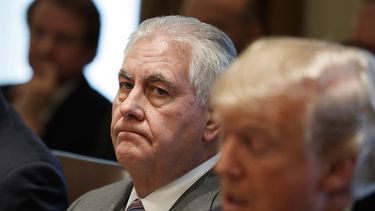 Trump despide a secretario de Estado Tillerson