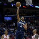 McCollum lidera triunfo de unos diezmados Pelicans