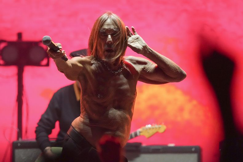 Iggy Pop durante su concierto en el Corona Capital en la Ciudad de México el domingo 17 de noviembre de 2024. (Foto AP/Eduardo Verdugo)