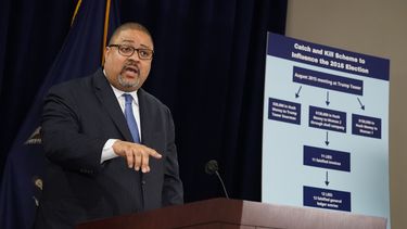 El fiscal distrital de Manhattan Alvin Bragg en Nueva York el 4 de abril de 2023. (Foto AP /John Minchillo)