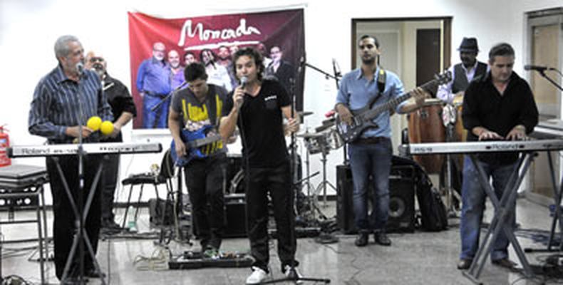 El vocalista principal de la agrupación, Tony Luis González, y el guitarrista Leonardo Ignacio Hernández Remedio, se encuentran desde el domingo en Nueva Jersey.