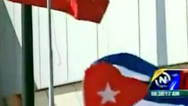 ¿Una buena señal? Bandera cubana se desploma del mástil a la llegada de Castro