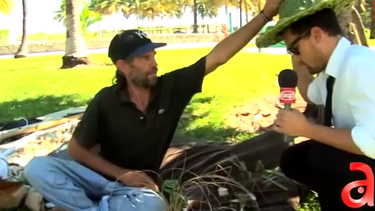 americateve | David Kahmann llegó a Miami Beach caminando desde California después de haber perdido a su mujer y su hijo.