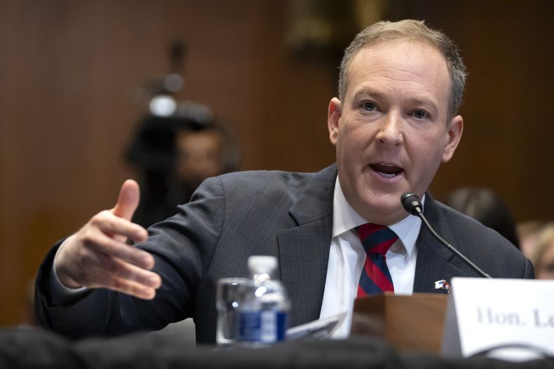 El exrepresentante republicano Lee Zeldin, elegido por el presidente Donald Trump para encabezar la Agencia de Protección Ambiental, habla ante la Comisión Ambiental y de Servicios Públicos del Senado en el Capitolio, el jueves 16 de enero de 2025, en Washington. (AP Foto/Mark Schiefelbein)