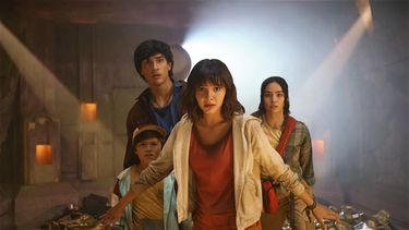 En esta imagen difundida por Paramount+ Acston Luca Porto, Jacob Rodríguez, Samantha Lorraine y Mariana Garzón Toro en una escena de Dora and the Search for Sol Dorado. (Pablo Arellano Spataro/Nickelodeon/Paramount+ via AP)