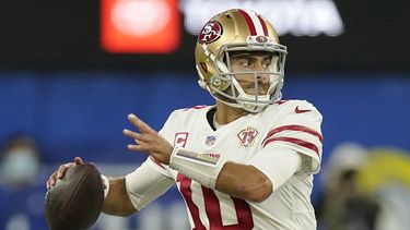 Garoppolo continúa con 49ers tras nuevo recorte de jugadores