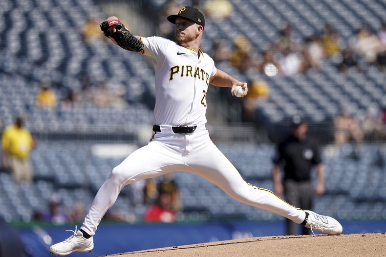 Bailey Falter de los Piratas de Pittsburgh lanza contra los Marlins de Miami, el miércoles 11 de septiembre de 2024, en Pittsburgh. (AP Foto/Matt Freed)