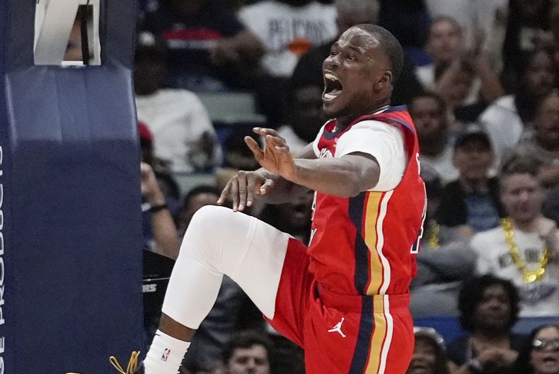 Javonte Green, base de los Pelicans de Nueva Orleáns, festeja tras lograr una volcada ante los Bulls de Chicago, el miércoles 23 de octubre de 2024 (AP Foto/Gerald Herbert)