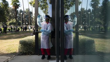 escasez de pruebas y demoras avivan contagios en california