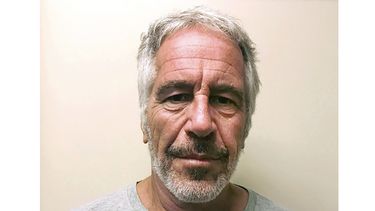 ARCHIVO - En la imagen, proporcionada por el Registro de Delincuentes Sexuales del Estado de Nueva York, se muestra a Jeffrey Epstein, el 28 de marzo de 2017. (Registro de Delincuentes Sexuales del Estado de Nueva York vía AP, Archivo)