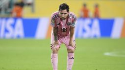 El argentino Lionel Messi, del Inter Miami, se prepara para ejecutar un tiro libre ante Al Ahly de Egipto, el sábado 14 de junio de 2025, en la inauguración del Mundial de Clubes (AP Foto/Rebecca Blackwell)