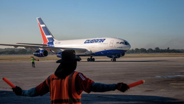 autoridades cubanas anuncian la apertura de los vuelos entre la habana y santiago de cuba