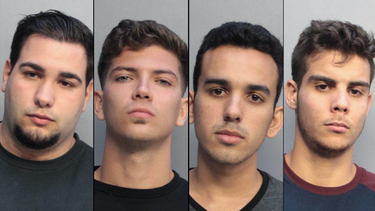 los 4 acusados ??de golpear a una pareja gay en south beach  podrian tener una pena de 30 anos