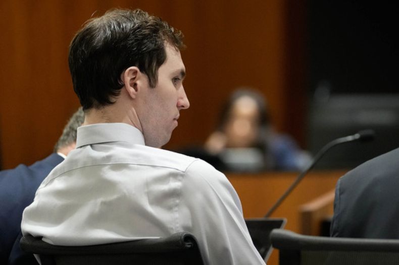 ARCHIVO - Tyler Robinson, acusado de matar a tiros a Charlie Kirk, comparece durante una audiencia en la Corte del Cuarto Distrito de Provo, Utah, el 12 de junio de 2026. (Francisco Kjolseth / The Salt Lake Tribune vía AP, Pool, archivo)