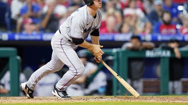 Marlins superan a  Filis con error de 2 bases de Hoskins