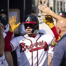 Contreras pega jonrón; Bravos barren a Filis