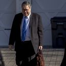Barr se reúne con legisladores por leyes de vigilancia
