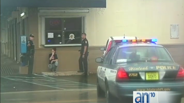 una joven fue asaltada hoy en hialeah a plena luz del dia