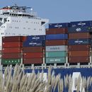 Déficit comercial de EEUU baja a 42.400 millones de dólares