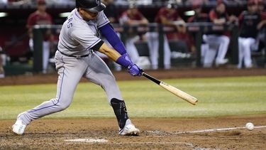 Rockies remontan en la 9na y vencen a Diamondbacks