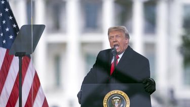 Trump demanda para bloquear documentos del 6 de enero