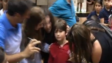 americateve | Un niño de 8 años del sur de Florida cumplirá su sueño este martes por la tarde cuando se entere de que ha sido seleccionado como uno de los escoltas de los jugadores en el Mundial 2014 que se realizará en Brasil.