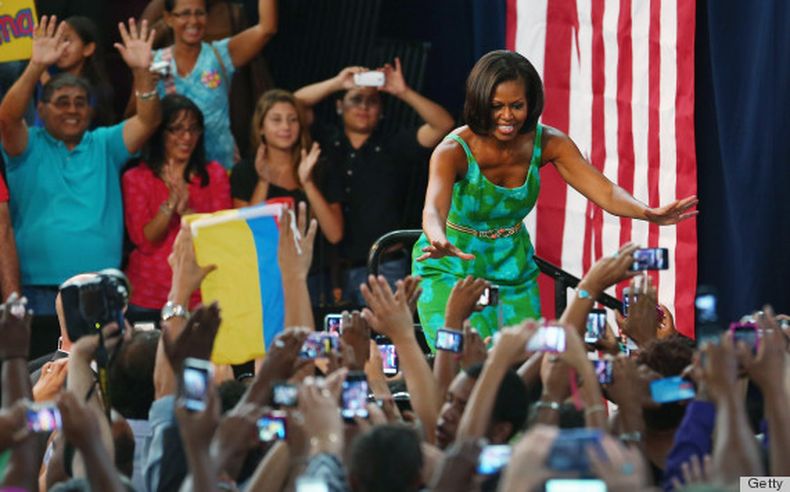 La primera dama Michelle Obama esta de visita en el sur de la florida y ha venido en viaje de campaña para pedir a los votantes que asistan a las urnas.